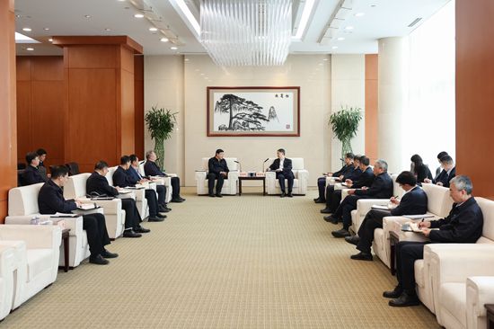 華能集團(tuán)董事長(zhǎng)溫樞剛、總經(jīng)理鄧建玲會(huì)見國(guó)家電網(wǎng)董事長(zhǎng)張智剛