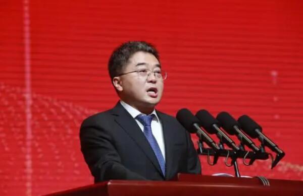 “垃圾大王”嚴(yán)圣軍，拿啥完成近千億投資?