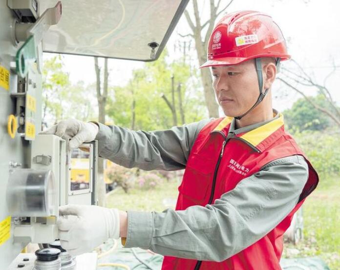 賀彪：星城萬(wàn)家燈火，“帶電護(hù)衛(wèi)”用心守候