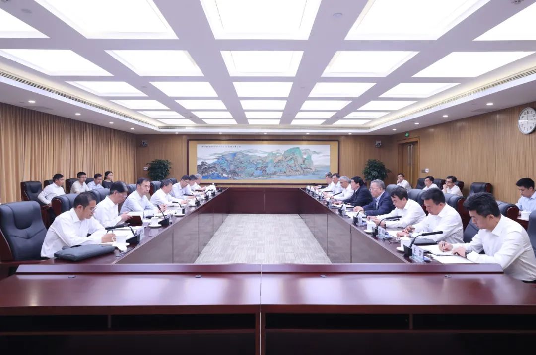 國家能源局黨組書記、局長章建華赴國家電網(wǎng)公司調(diào)研迎峰度夏電力保供工作