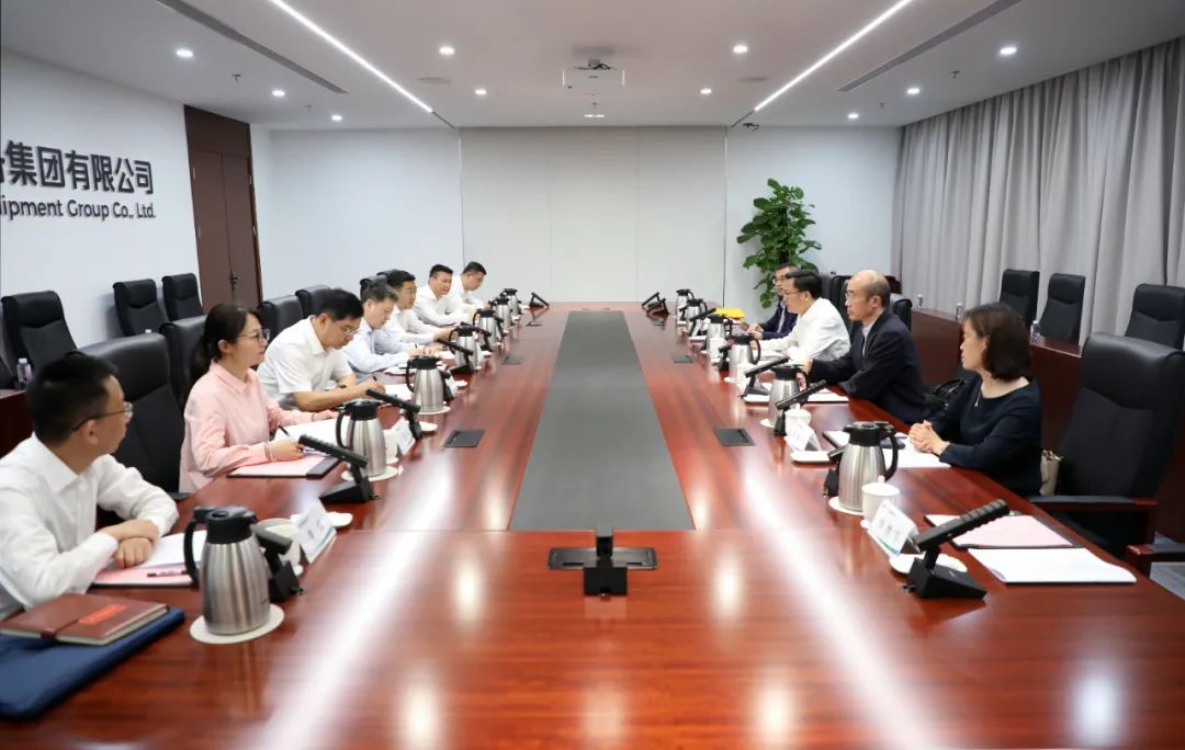 中國(guó)電氣裝備黨委副書記、總經(jīng)理周群會(huì)見上海市經(jīng)信委副主任湯文侃