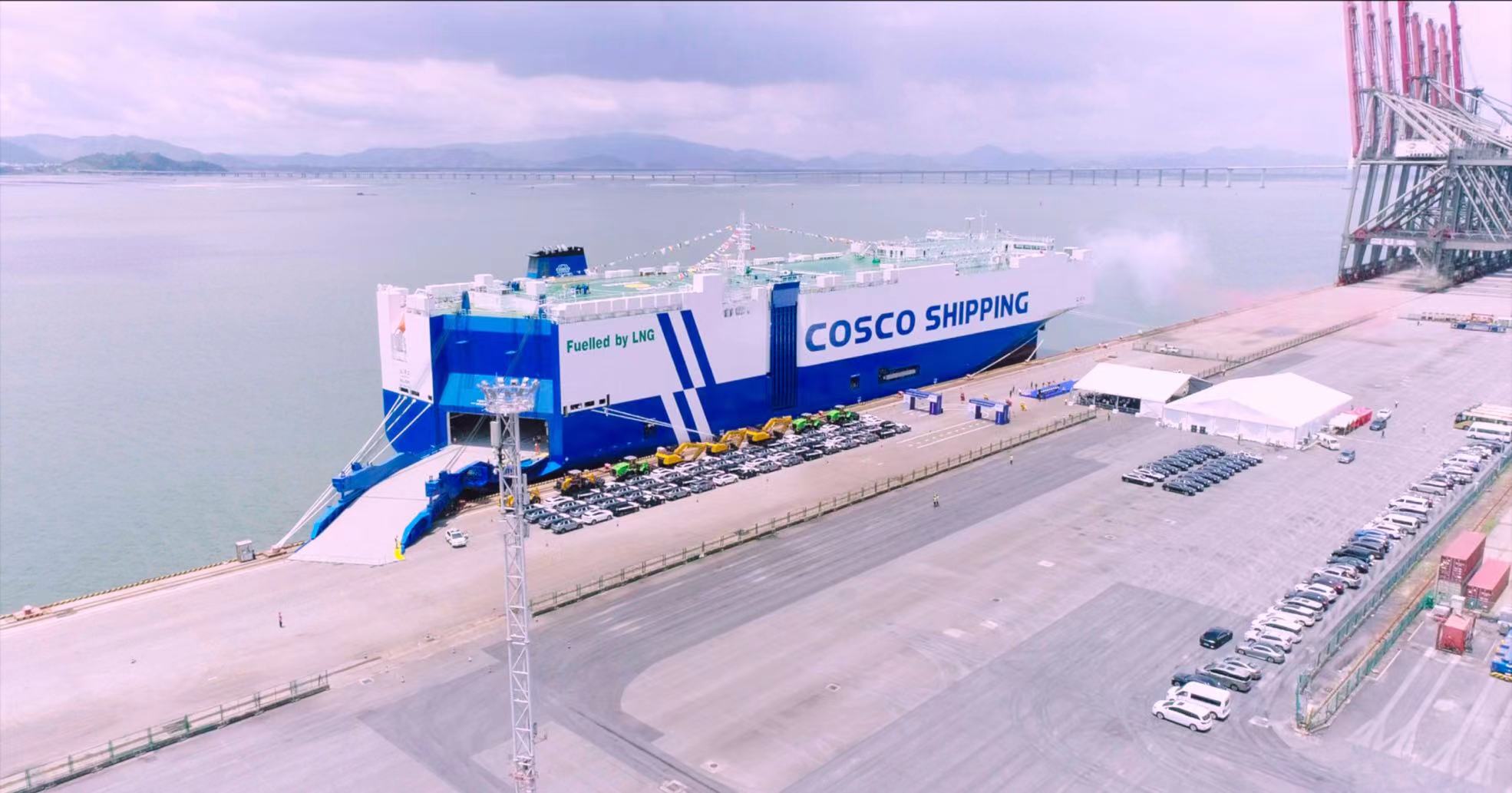 中國汽車遠(yuǎn)洋運輸船隊正式駛?cè)搿按蟠瑫r代”“新能源時代”