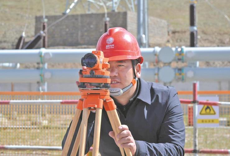 次仁巴珠:在藏北高原上建好電網(wǎng)工程