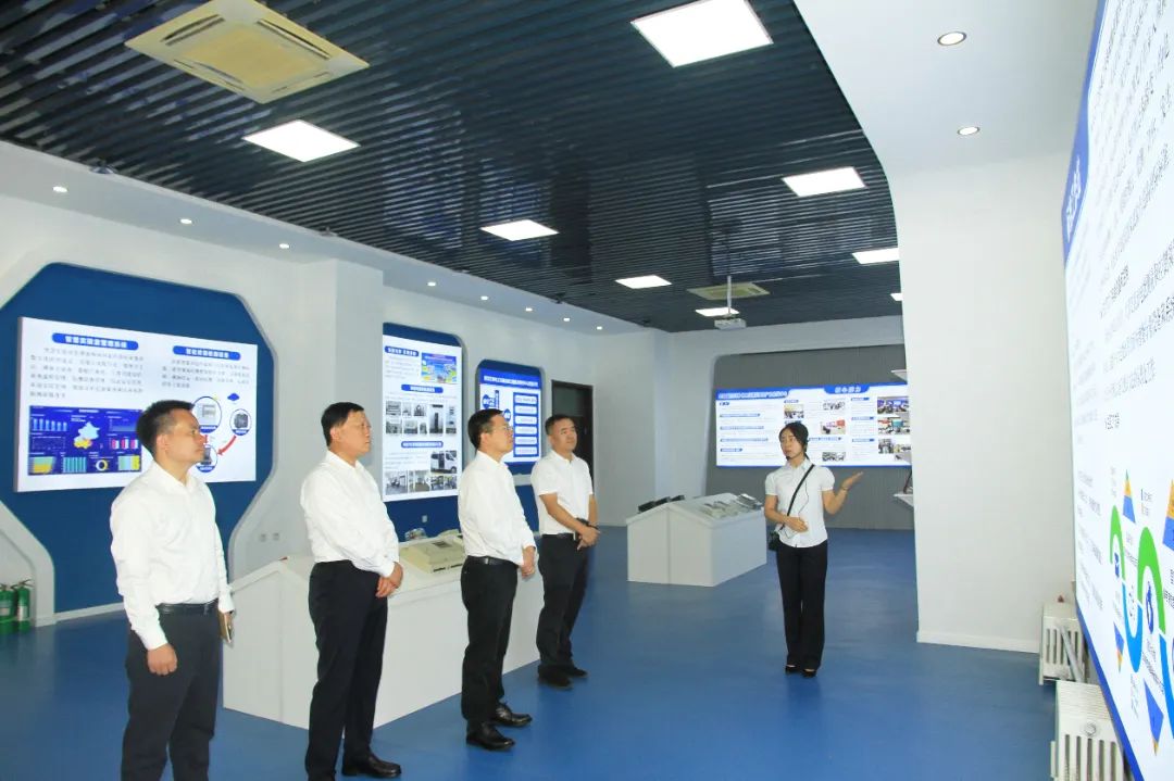 中國電氣裝備黨委書記、董事長李洪鳳赴哈表所、天宇電氣、廈門許繼調(diào)研