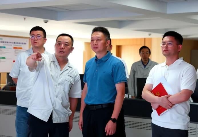 崇州市委副書記、市長饒程赴國網(wǎng)崇州供電公司調(diào)研高溫電力保供工作