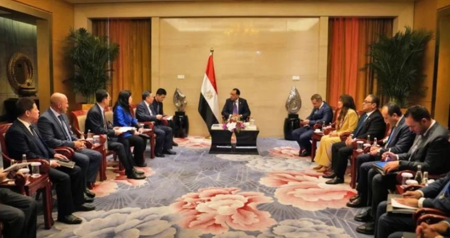 中國能建黨委書記、董事長宋海良拜會埃及總理馬德布利