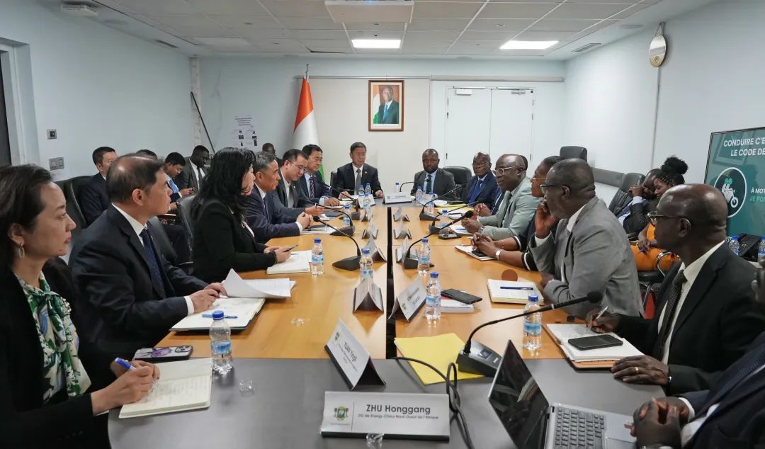 中國能建黨委書記、董事長宋海良與科特迪瓦交通部副部長科內·迪奧曼會談