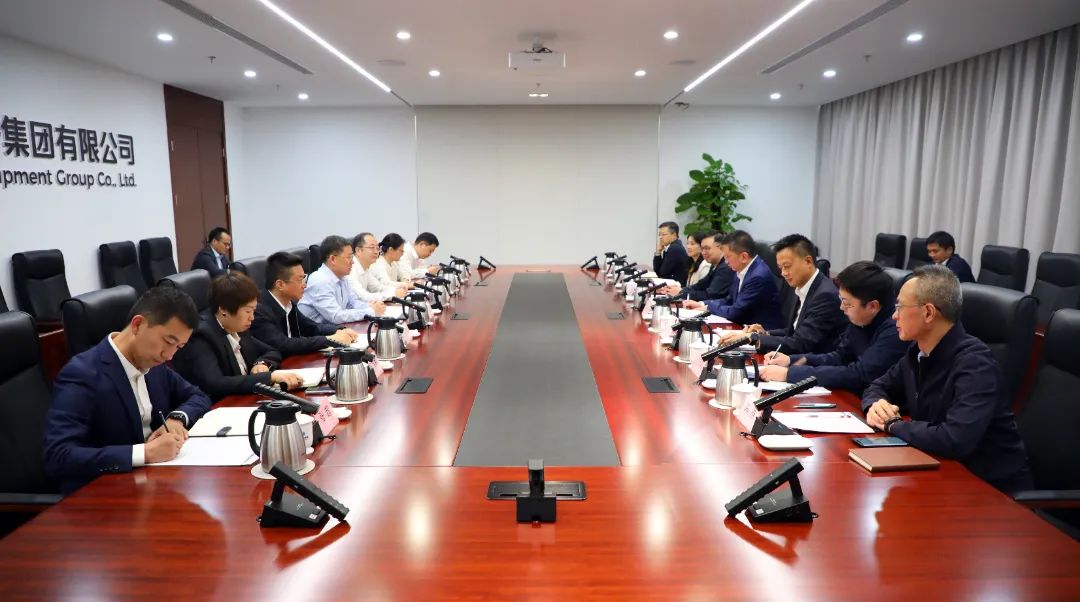 中國電氣裝備黨委書記、董事長李洪鳳會見上海市國資委黨委書記、主任賀青