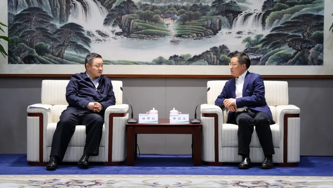 中國電氣裝備黨委書記、董事長(zhǎng)李洪鳳會(huì)見中國國新黨委書記、董事長(zhǎng)徐思偉