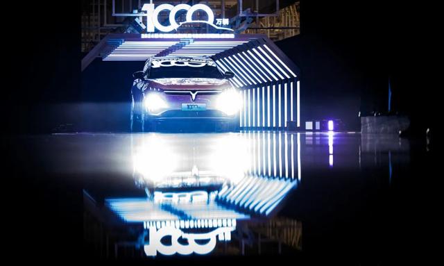 年產(chǎn)量破千萬(wàn)，中國(guó)新能源汽車挑戰(zhàn)中前行