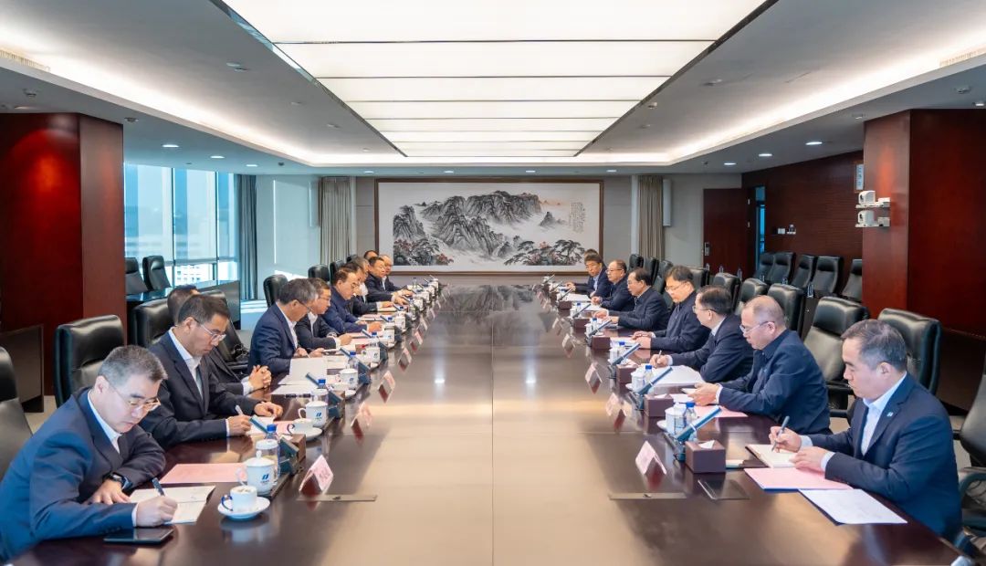 華電集團(tuán)黨組書記、董事長(zhǎng)江毅會(huì)見中國(guó)中車黨委書記、董事長(zhǎng)孫永才