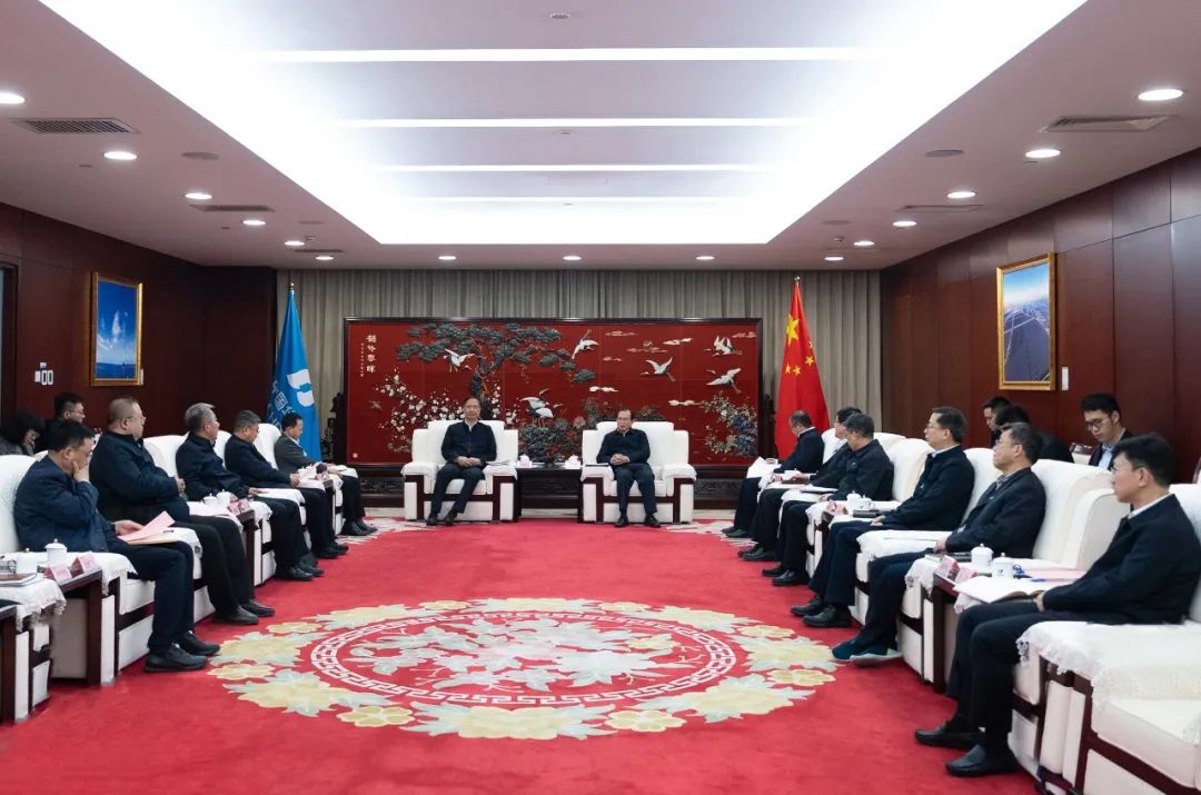 江毅與山西省委常委、常務(wù)副省長盧東亮舉行會談