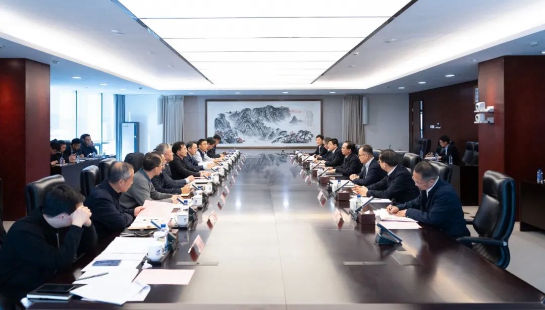 華電集團董事長、黨組書記江毅與北京市政府黨組成員、副市長文獻舉行會談