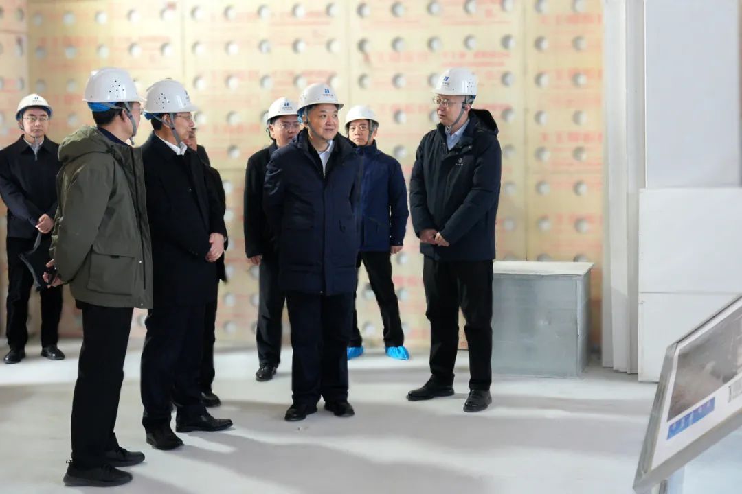 溫樞剛到雄安華能大廈調研